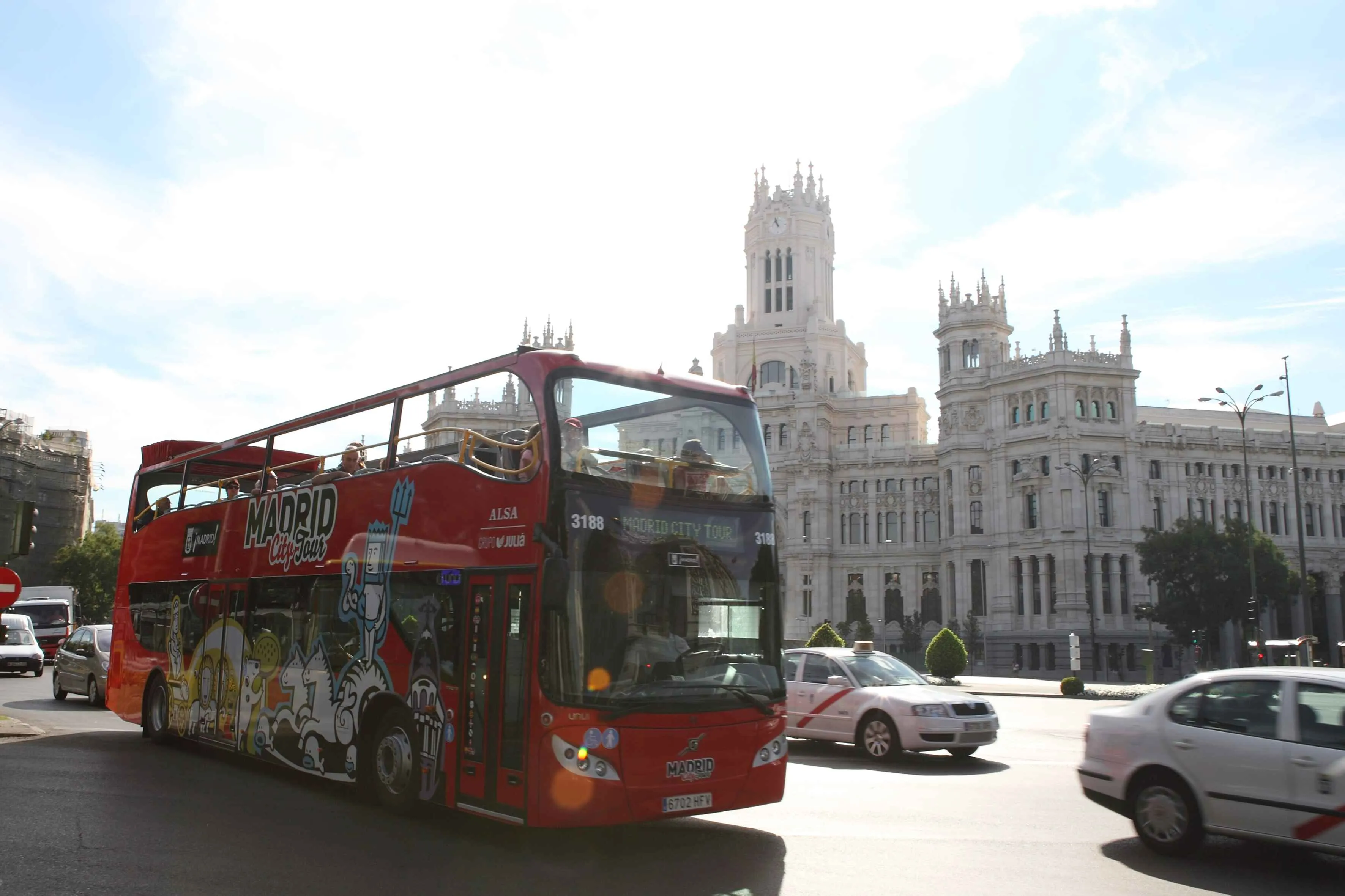 Hop-on Hop-off Bus + Bernabéu Tour & Museum